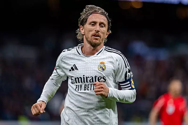 نجم ريال مدريد لوكا مودريتش يجذب اهتمام نادٍ اسكتلندي بارز